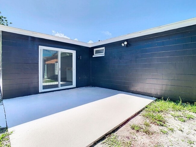 Building Photo - Stunning Rental Pool House in South St. Pe...
