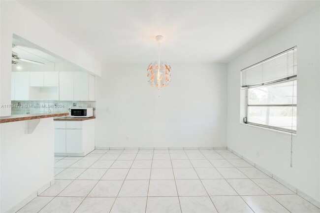 Building Photo - 2 bedroom in Hollywood FL 33020