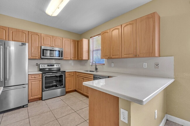 Building Photo - 5149 SW 137th Ave