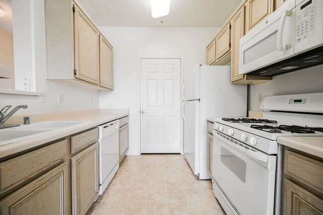 Building Photo - Spectacular Two Bedroom Condo Located In A Gated Community With Sparkling Amenities!