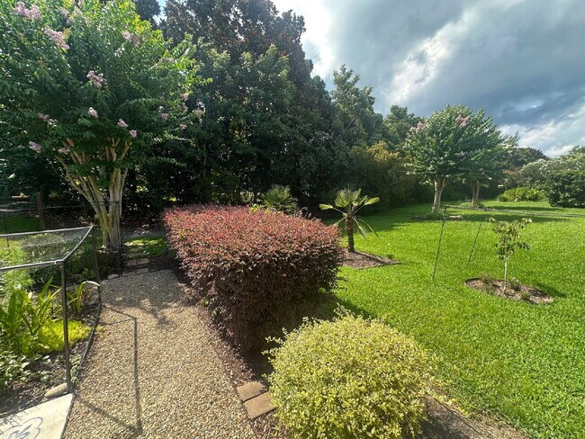 Building Photo - Charming Sun City Retreat, Availale Now for Rent