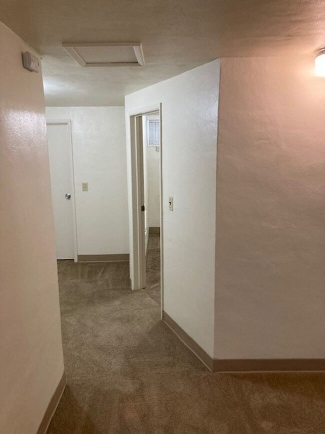 Building Photo - (487) 25th Street Duplex  2 Bdrm / 1 Bthrm