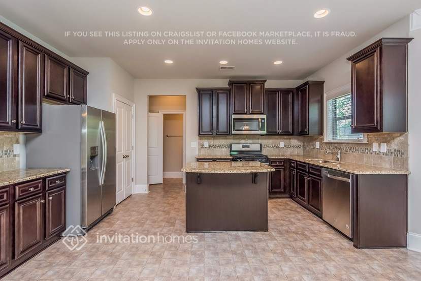 Building Photo - 318 Corine Ct