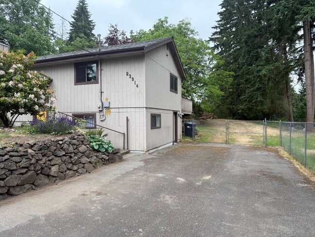 Building Photo - Spacious 2 Bed 1 Bath Bothell Home $2500/mo.