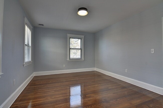 Building Photo - 9 Elm Ave