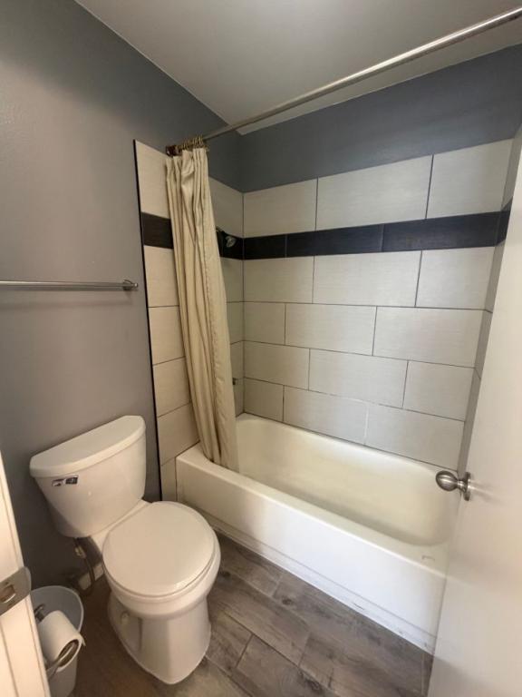 Building Photo - 8538 Summerdale Rd