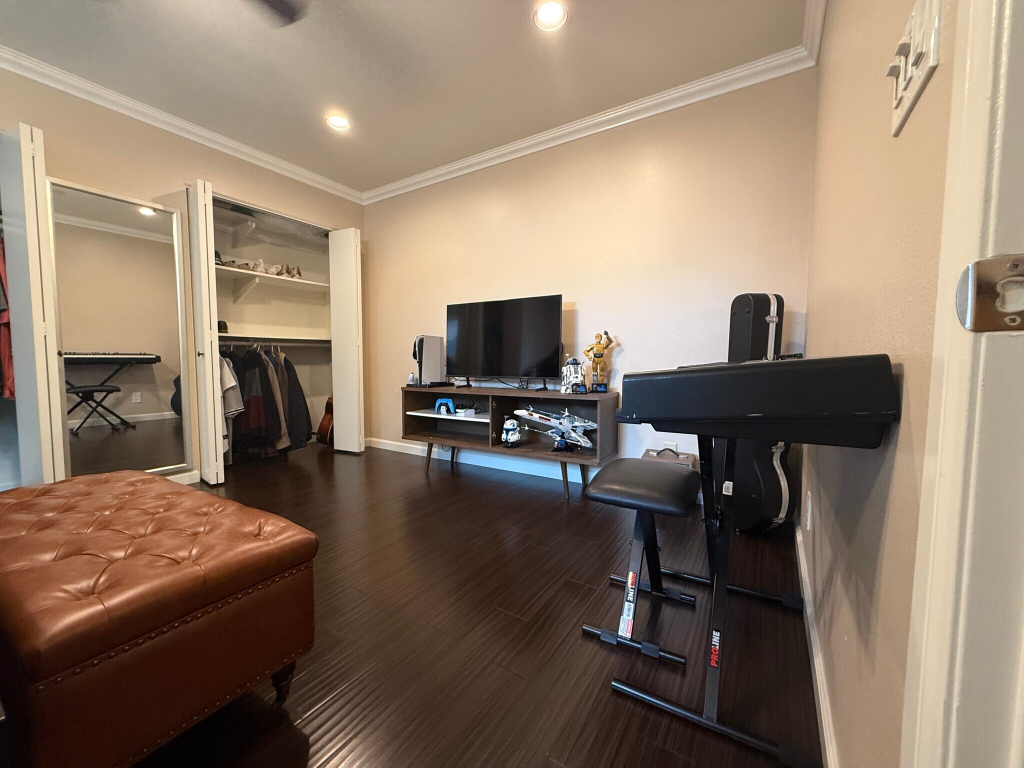 Building Photo - 6927 Amherst St