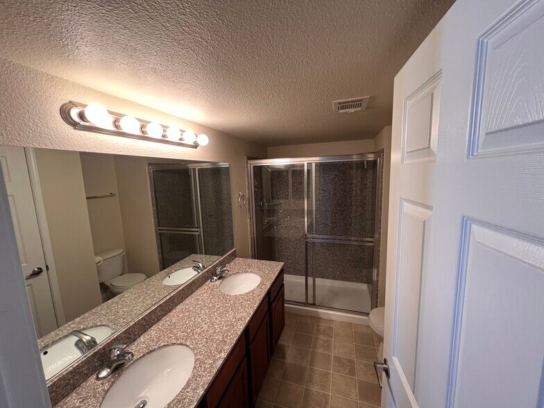 Building Photo - 3011 Sunfish Dr