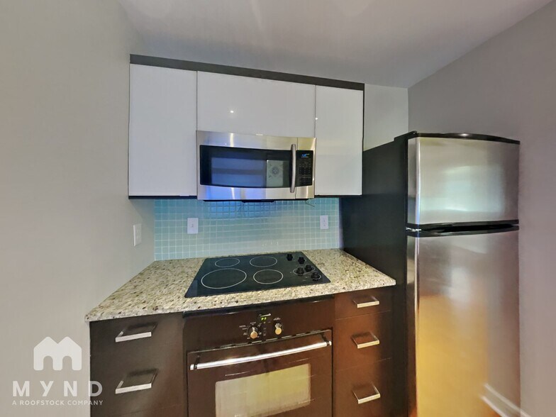 Building Photo - 131 Lake Run