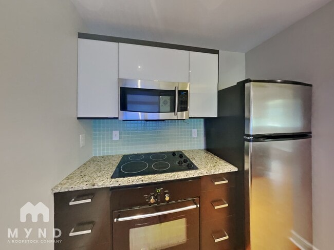 Building Photo - 131 Lake Run