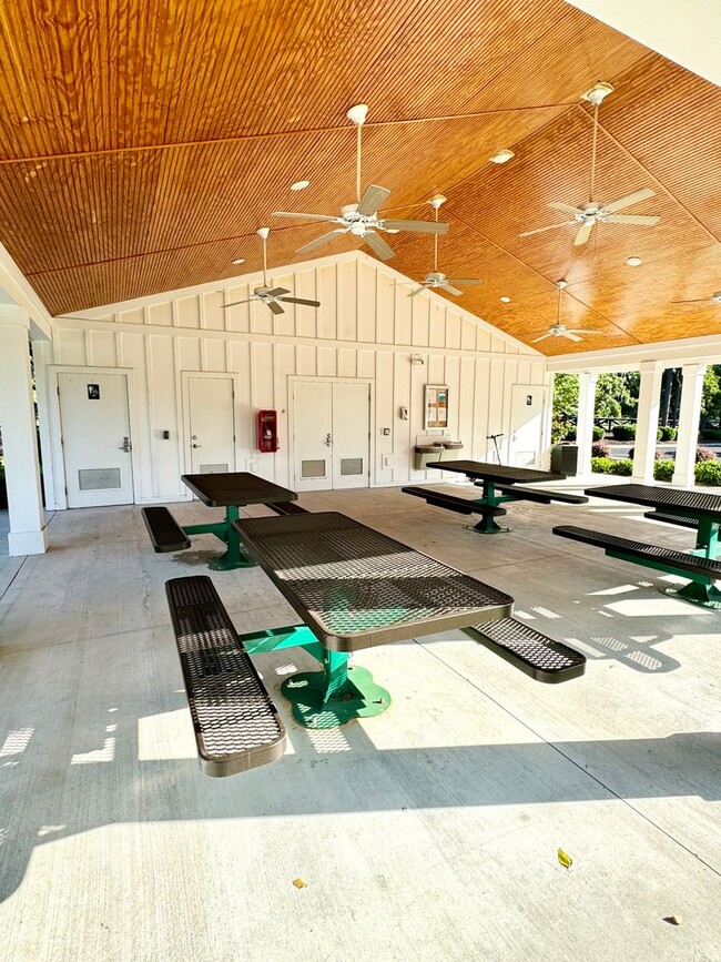 Building Photo - Stunning home in FANTASTIC location off Hwy 90 in Heritage Preserve!