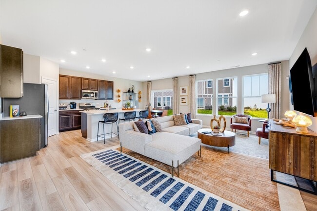 Primary Photo - 1261 Glenmont St