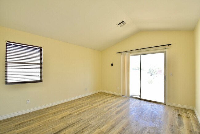 Building Photo - Charming 3-Bedroom, 2.5-Bath Two-Story Hom...