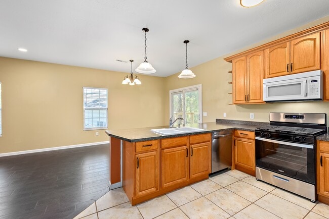 Building Photo - 68 Richard Dr