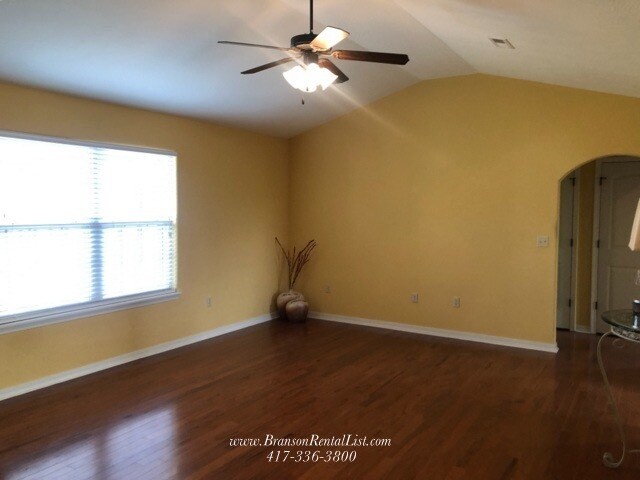 Building Photo - Super cute property - Virtual Showings Com...