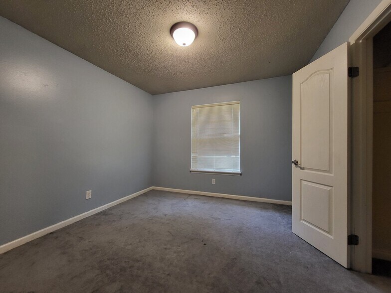 Building Photo - 10 Northhaven Pl