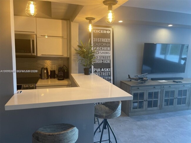 Building Photo - 1000 West Ave