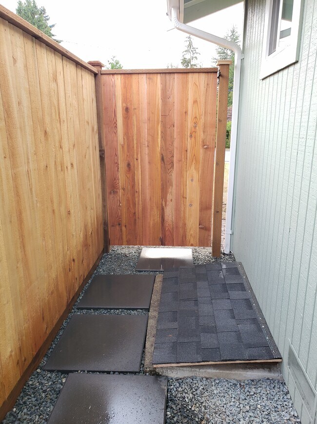 Building Photo - 808 East Guiberson Street