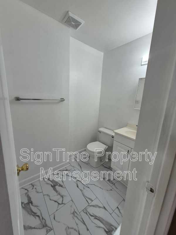 Building Photo - 66 W Church St