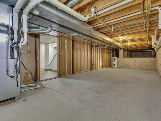 Building Photo - Your country retreat awaits!