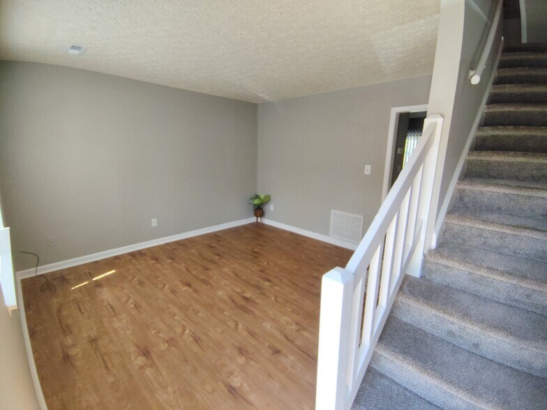 Building Photo - 16 Duiguid Dr