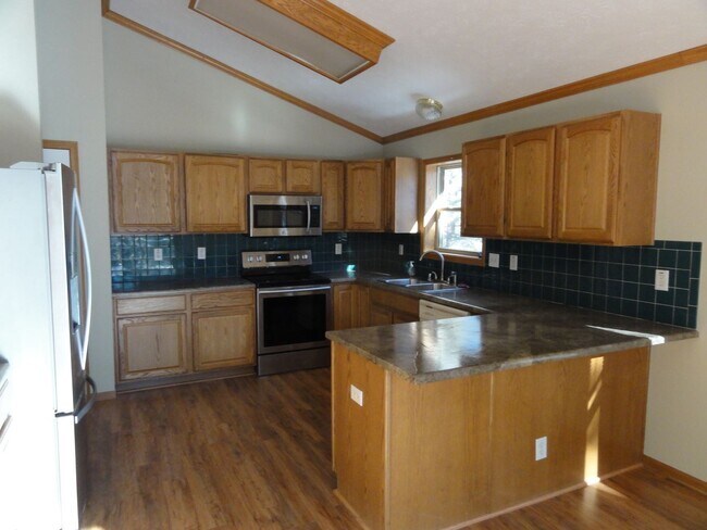Building Photo - 30856 Kings Valley Way
