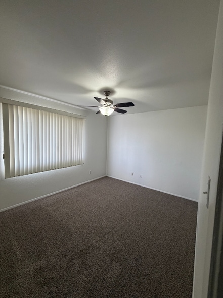 Building Photo - 1161 E Diamond Dr