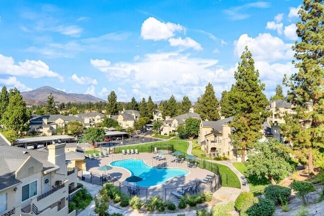 Building Photo - 2035 Lakeridge Cir