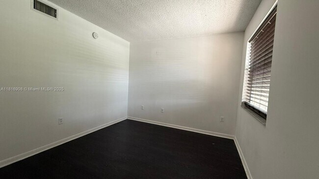 Building Photo - 771 N Pine Island Rd