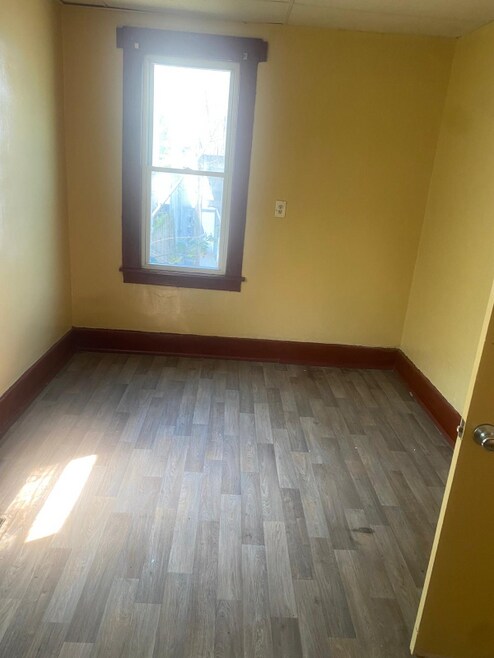 Building Photo - 2066 South Park Ave