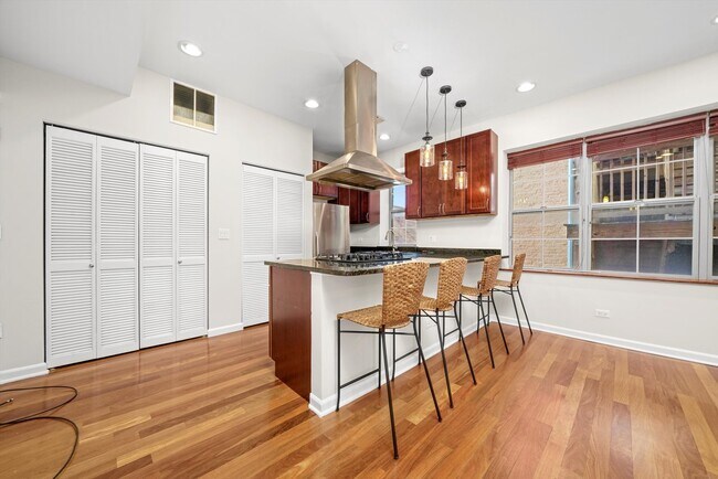 Building Photo - 3551 W Belle Plaine Ave