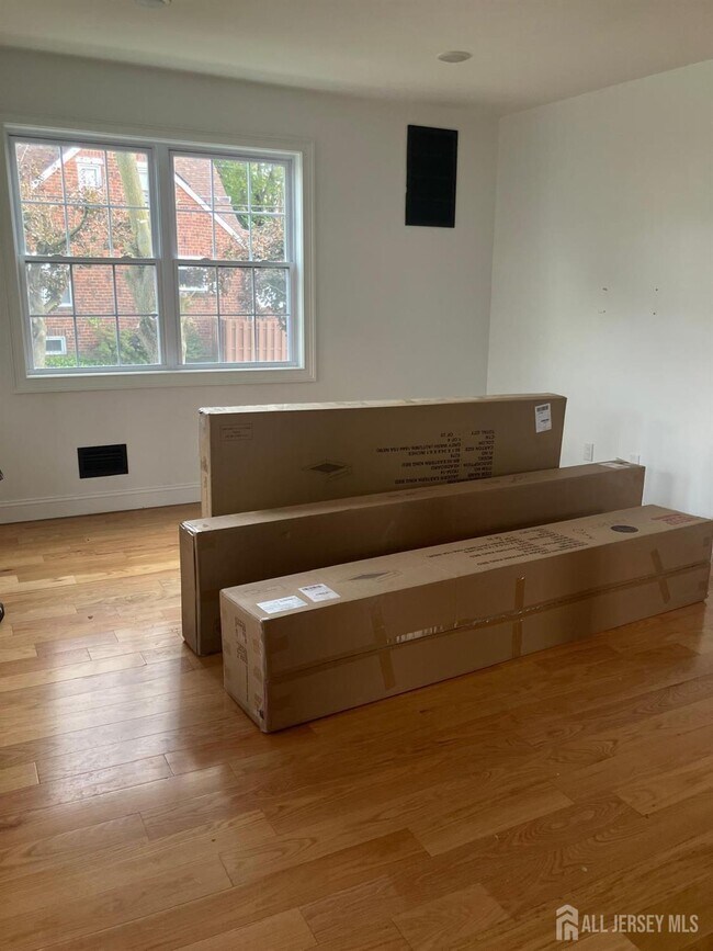 Building Photo - 401 Ainsworth St