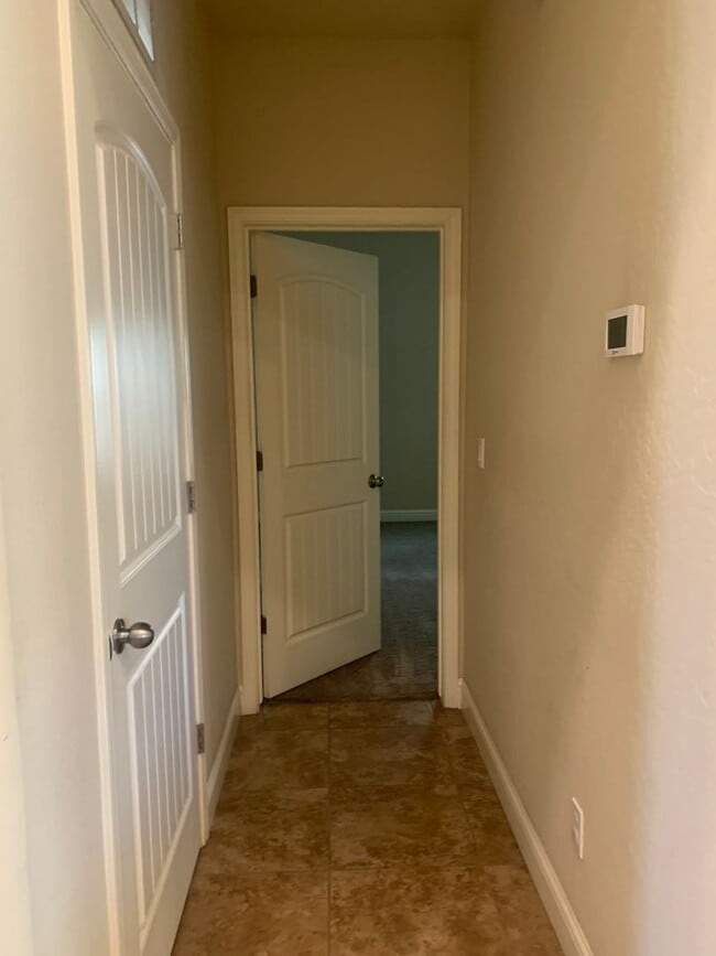 Building Photo - 3 BR 2 BA Available Now