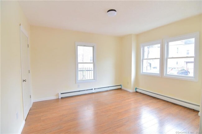 Building Photo - 14 Wildwood Ave