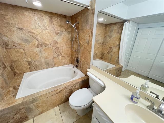 Building Photo - 4242 N Capistrano Dr
