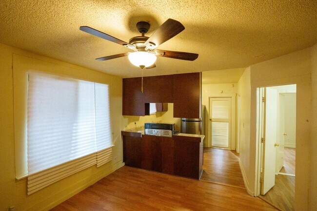 Building Photo - Cozy 3 Bedroom Home with Spacious Yard in ...