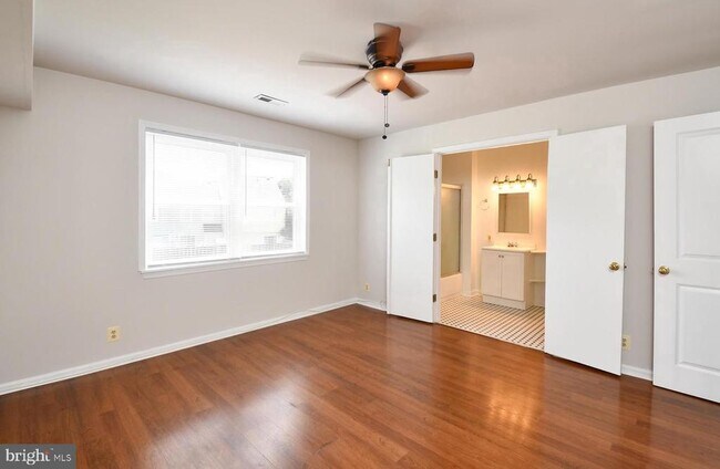 Building Photo - 102 Chesterfield Ln