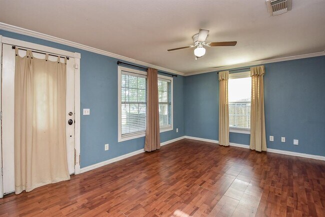 Building Photo - 1105 Avenue D