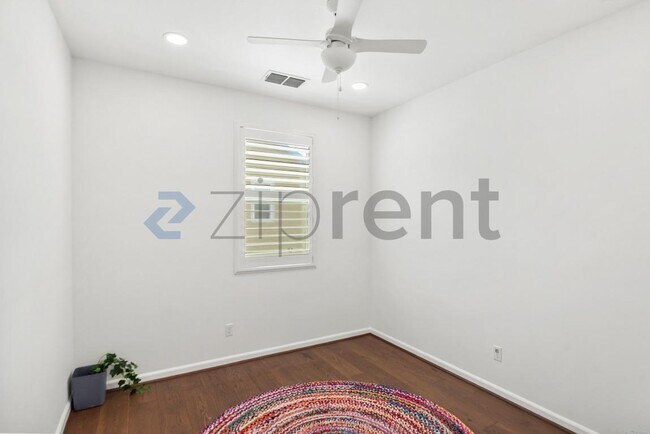 Building Photo - Unit 1529