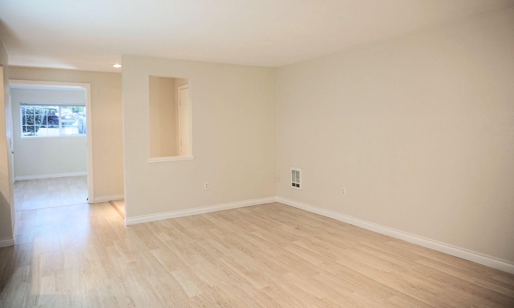 Building Photo - 15433 Country Club Dr