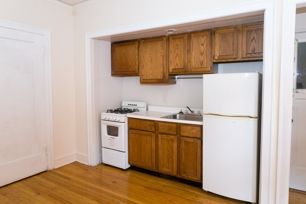 Building Photo - 1309 Oak Ave