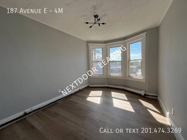 Building Photo - 187 Ave E
