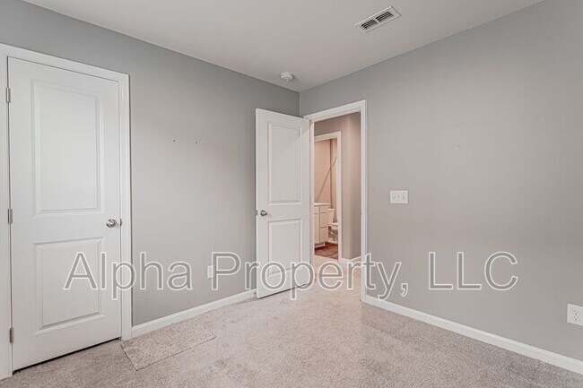 Building Photo - 818 Purcell Dr