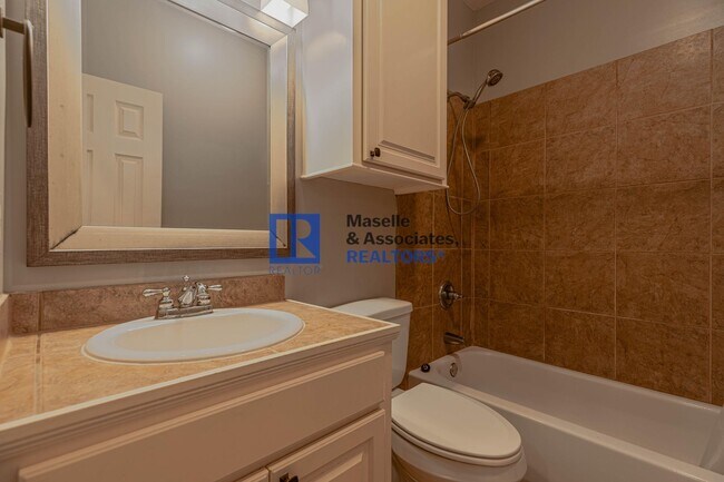 Building Photo - 3 Bed/2 Bath Home in Bruenburg in Clinton