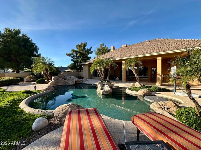 Building Photo - 5711 W Linda Ln