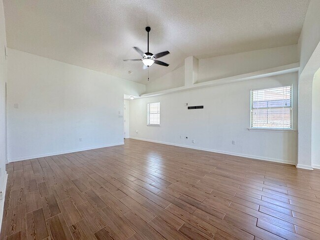 Building Photo - East El Paso 3bed/2bath Refrig A/C & Synthetic Lawn!