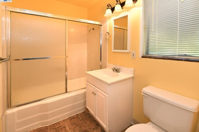 Building Photo - 1672 Terrace Rd