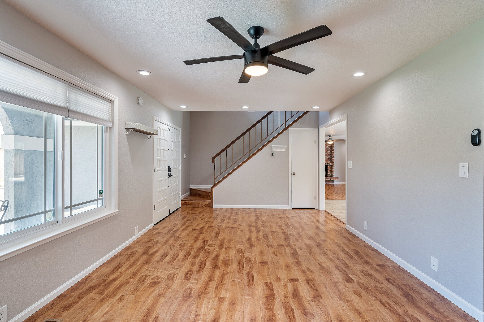 Building Photo - 3661 Slopeview Dr
