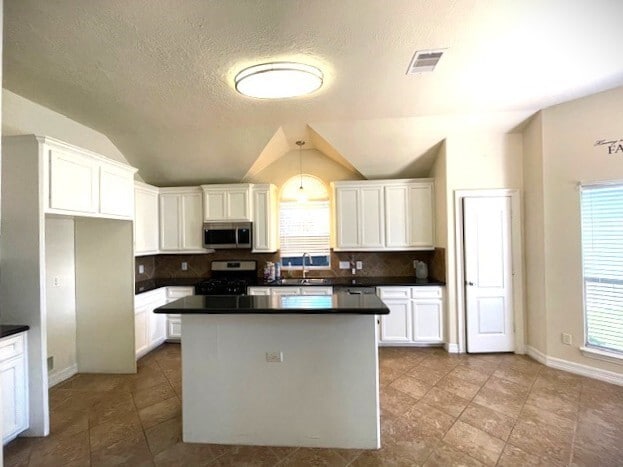 Building Photo - 408 Cedar Point Dr