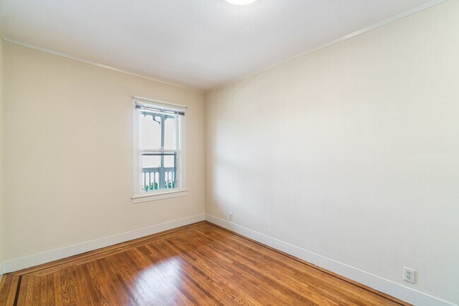 Building Photo - 2811 Encinal Ave